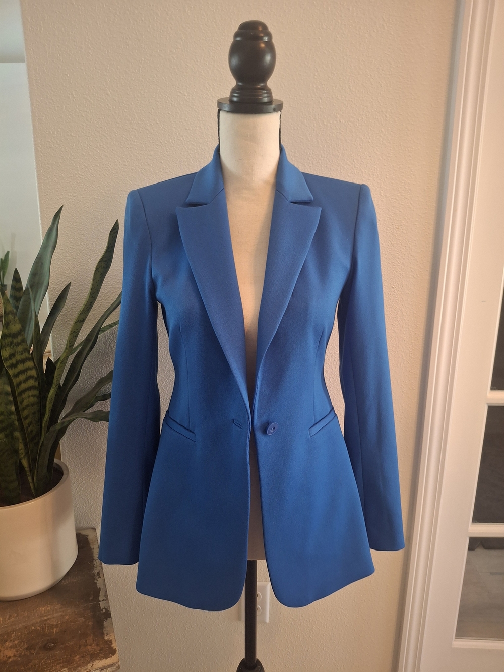 ALICE + OLIVIA Breann Fitted Blazer in Sapphire Blue - Picture 2 of 4